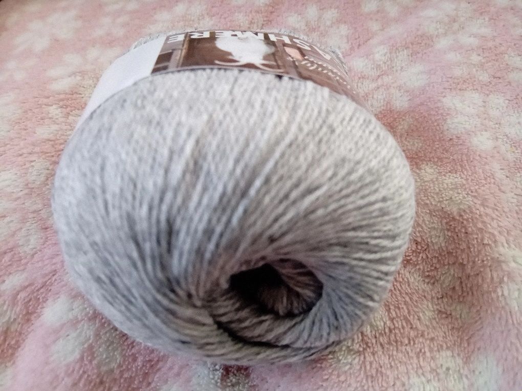 Włóczka kaszmir 65%, 50g, szara.