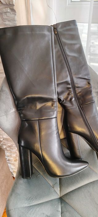 Eleganckie kozaki ocieplane na słupku, rozm. 38