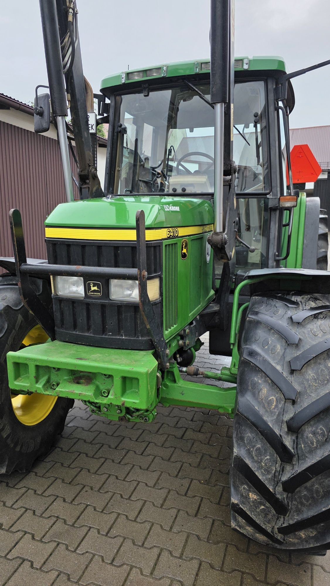 John deere 6410 (Stoll F30)