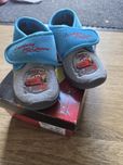 Nowe kapcie buty w rozmiarze 21