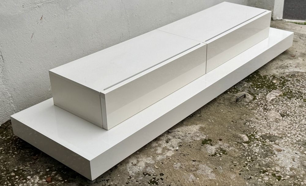 Movél televisão de sala branco