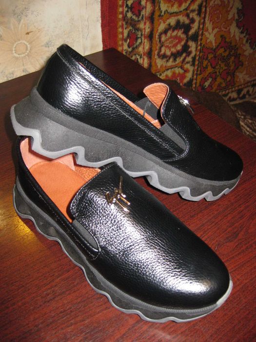 Продам кожаную осеннюю женскую обувь 41 разм.