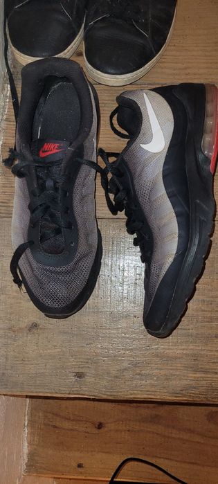 Conjunto de ténis de marca