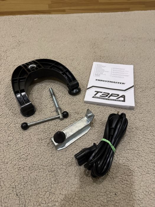 Хороший стан. Ігрове кермо Thrustmaster TX Leather Edition PC / XBOX