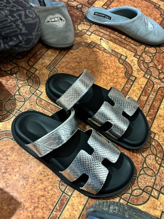 Шкіряні шлепки 38розміру ,розмір повномірний з липучкою