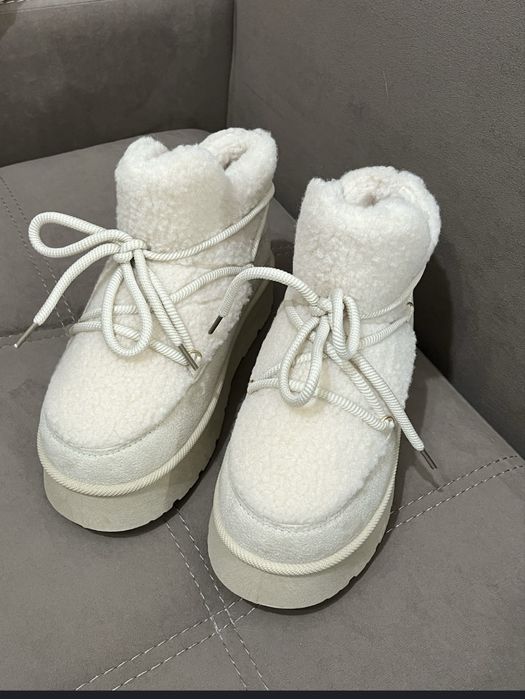 Місяцеходи жіночі молочні чорні 38р 38,5р 39р жіноче взуття