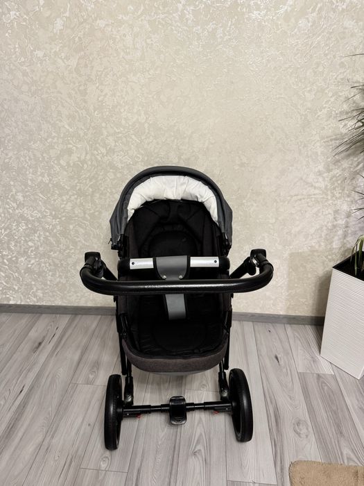 Прогулянкова коляска