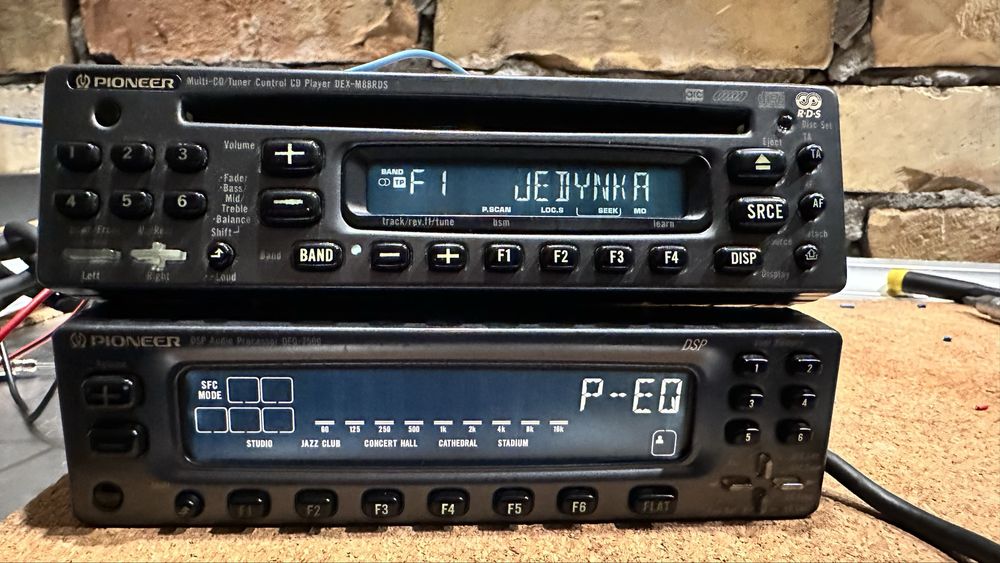 Pioneer DEX-M88RDS + DEQ7500 + GM-2000A + CDX-P600 + CDX-P22