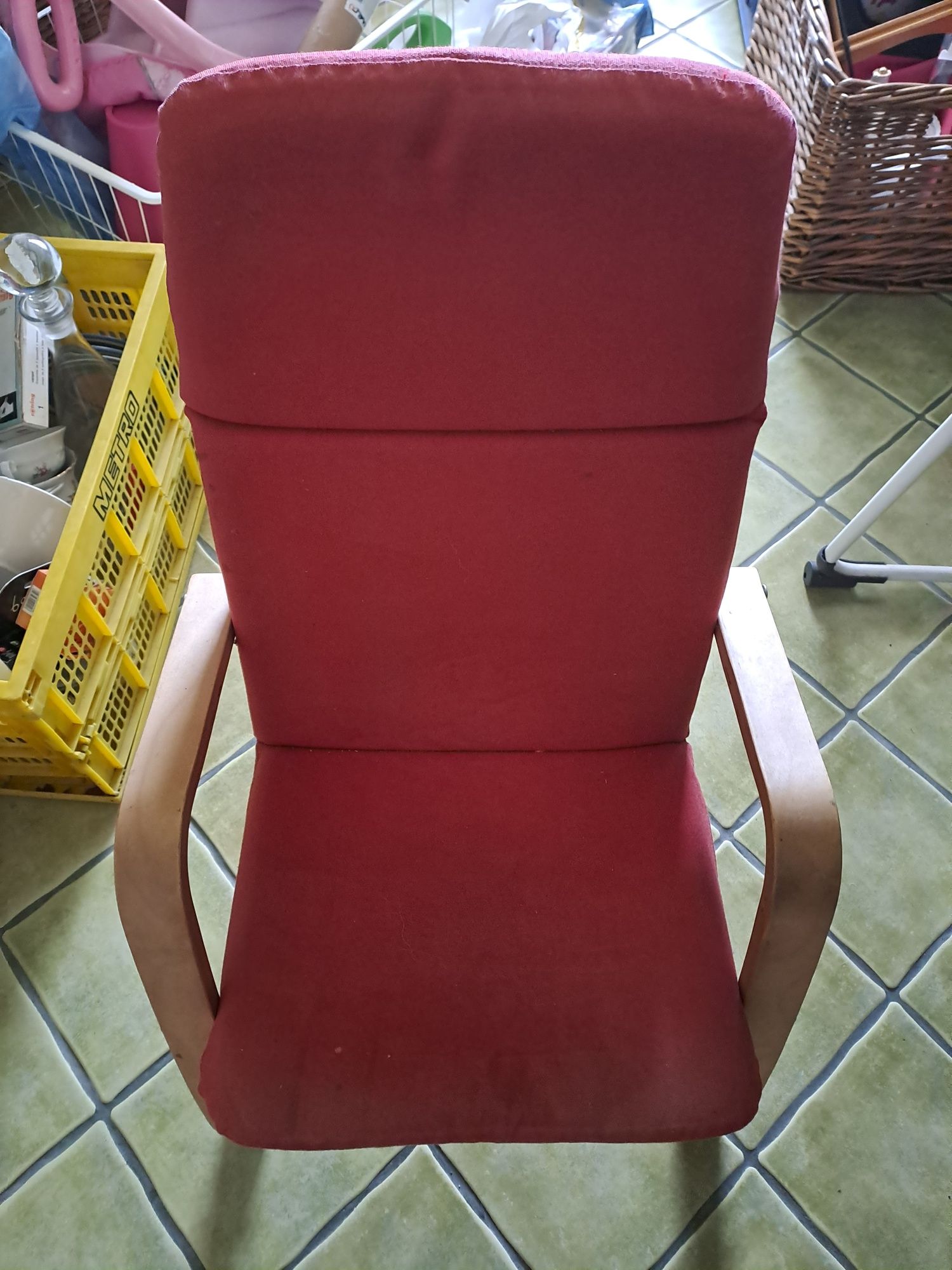 Czerwone krzesełko dla dziecka IKEA