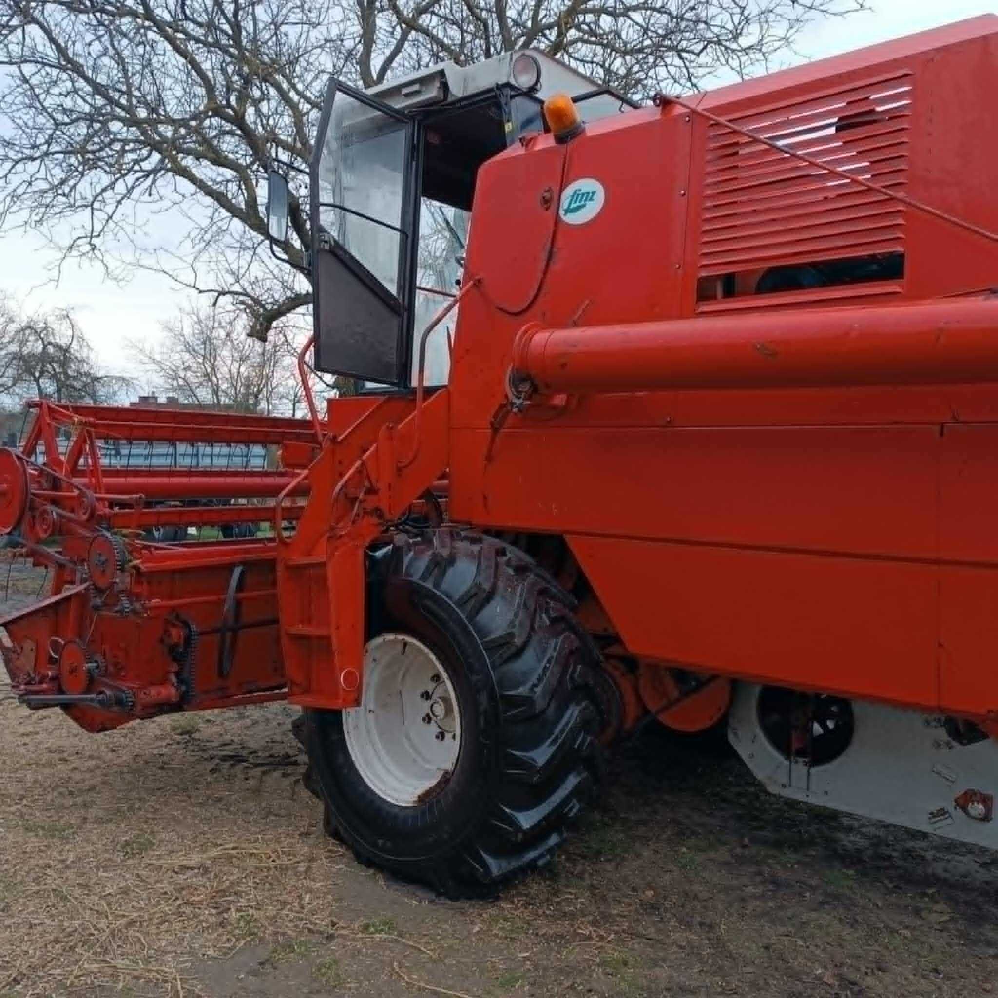 Kombajn Bizon Super Z056
