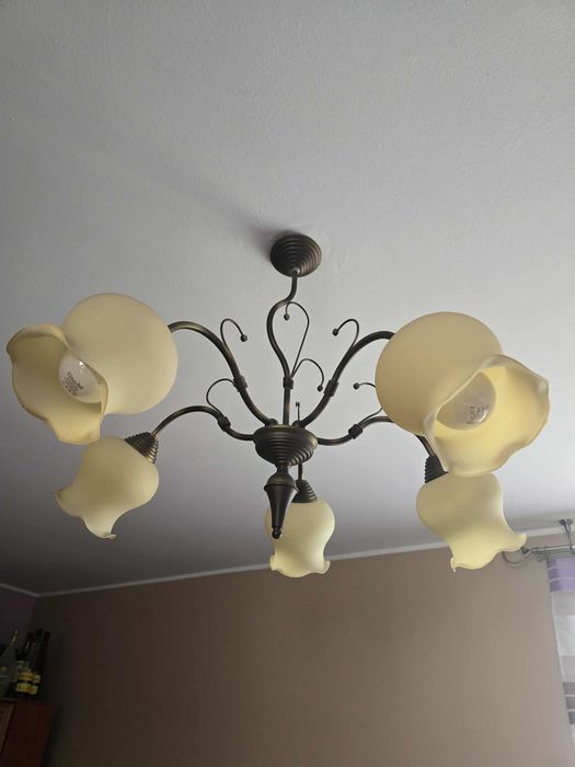 Sprzedam żyrandol i dwie boczne lampy