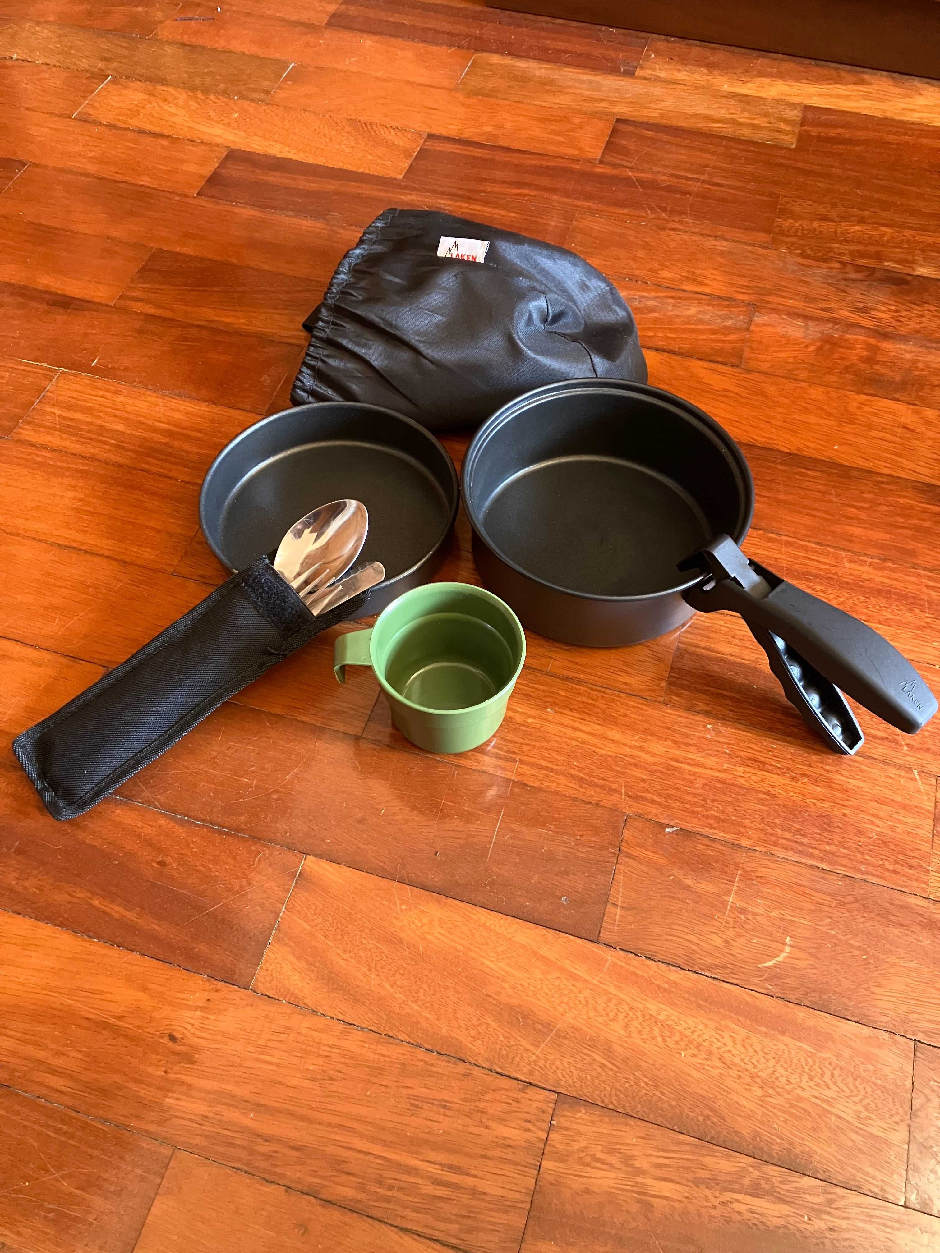 Kit campismo, com tenda, saco cama e vários utensílios necessários