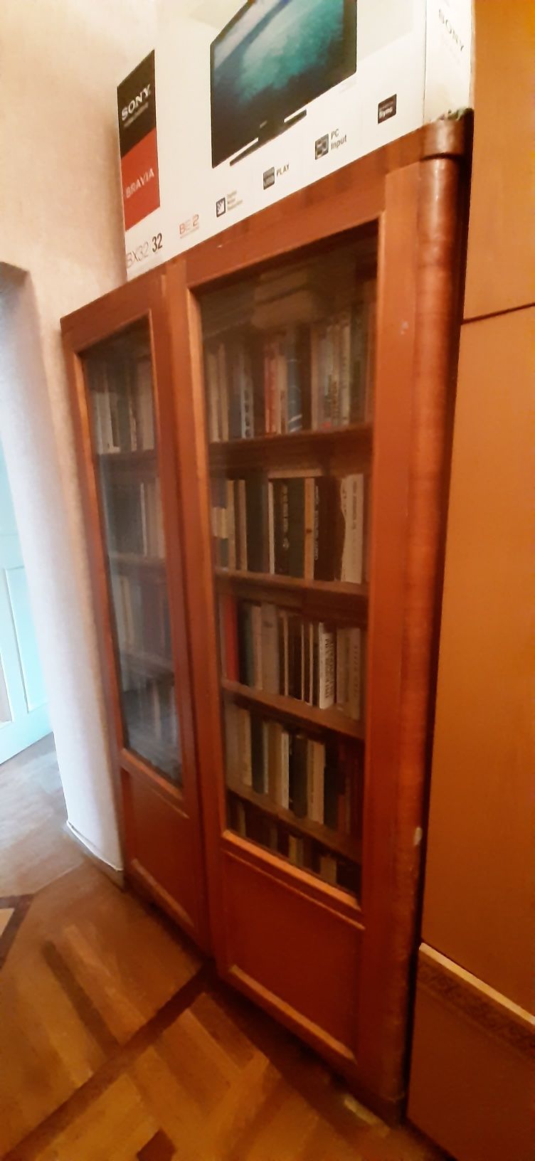 Продам мебель диван шкаф трюмо и так далее