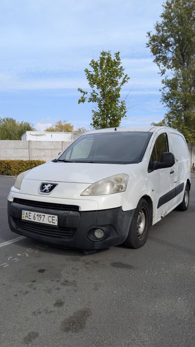 Продам Peugeot Partner 2011 Срочно! Торг