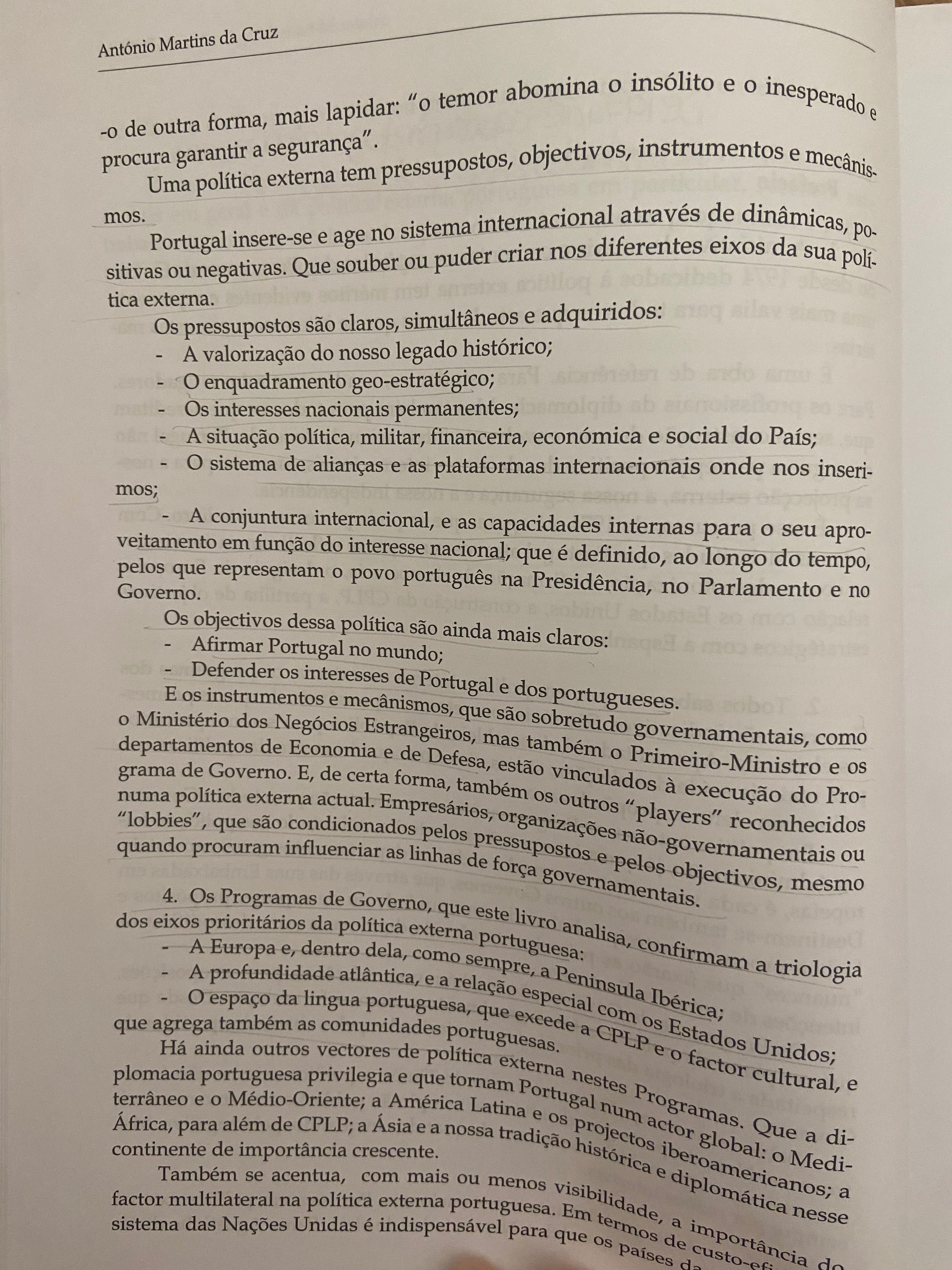 A política externa nos programas do governo do Portugal democrático