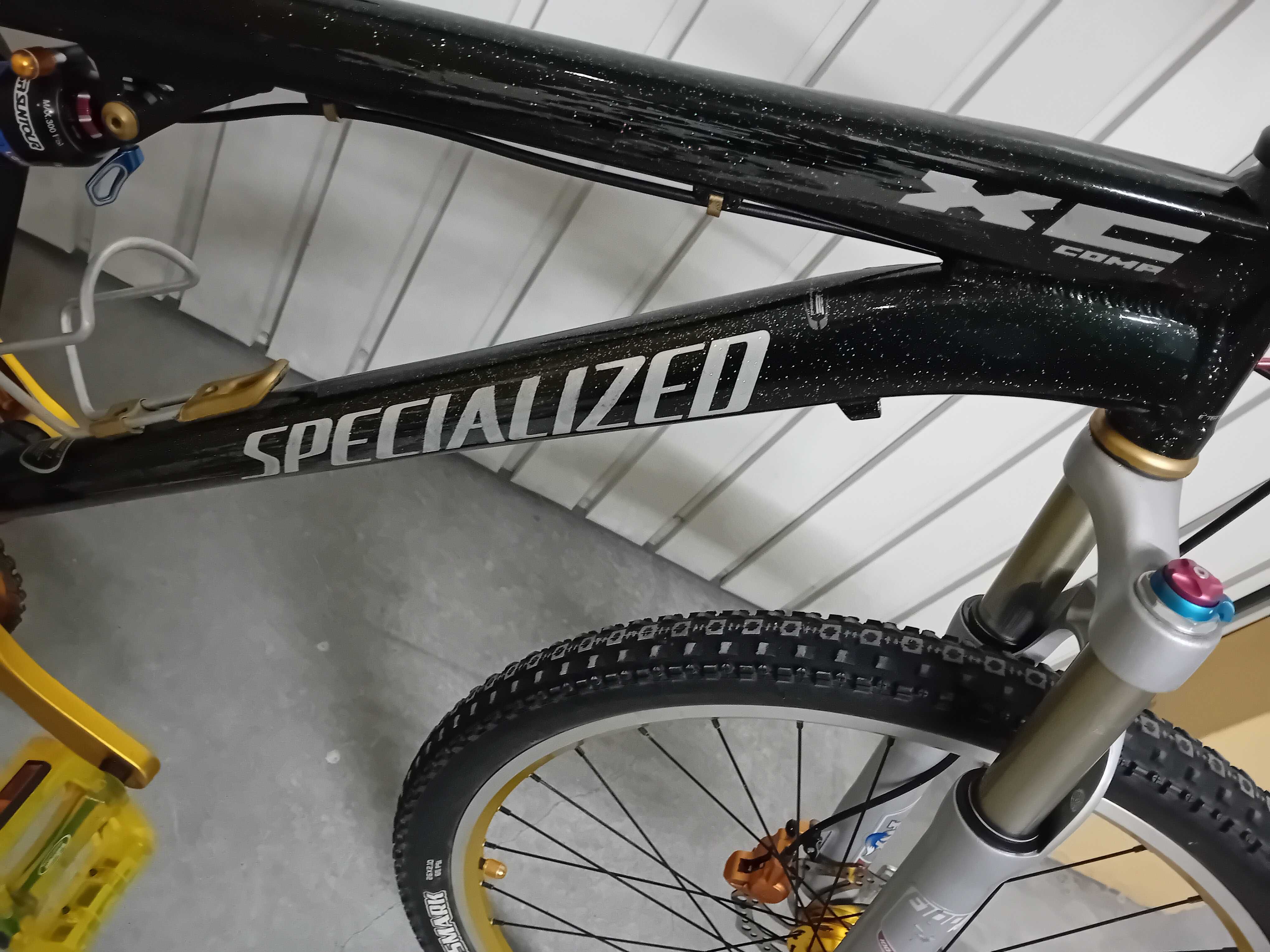 Bicicleta doble suspensão SPECIALIZED 26