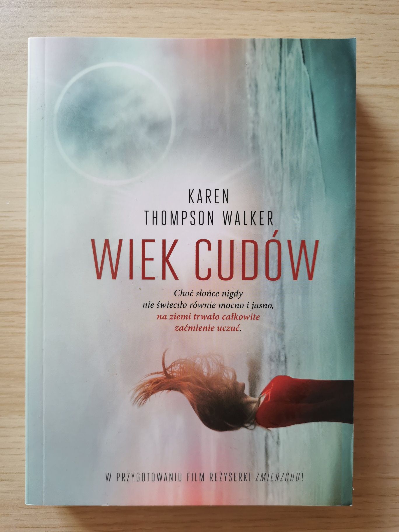 Książki młodzieżowe: Czerwona piramida, wiek cudów, panika, elyria