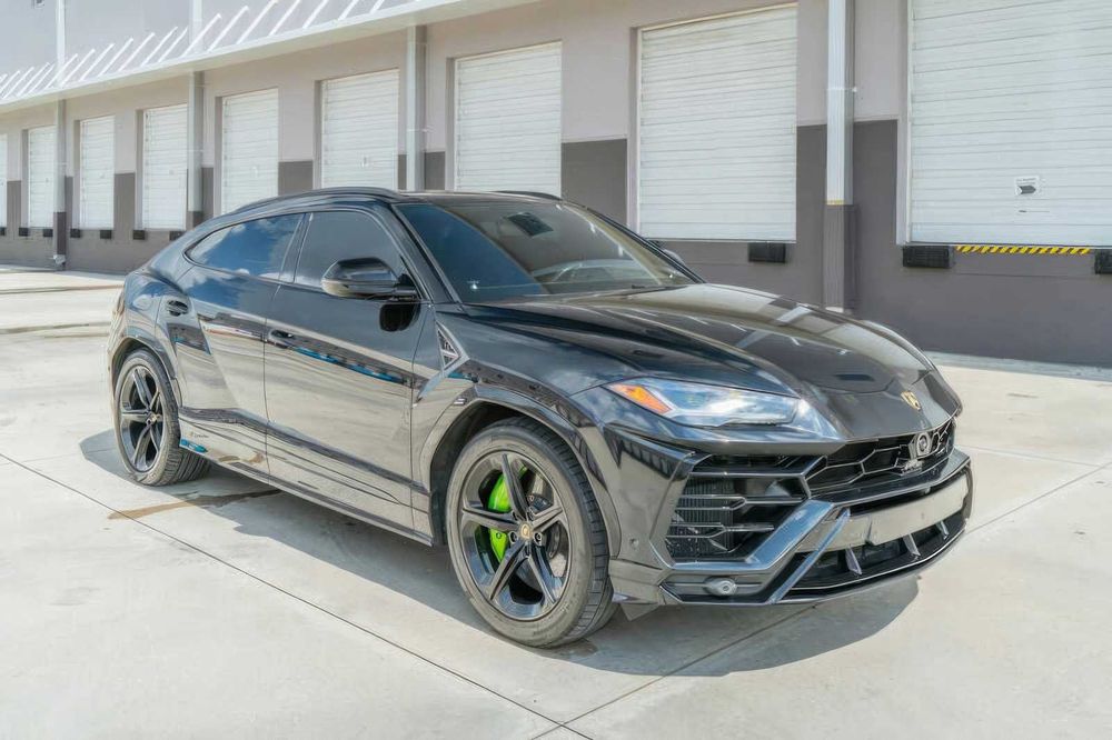 Lamborghini Urus      2019