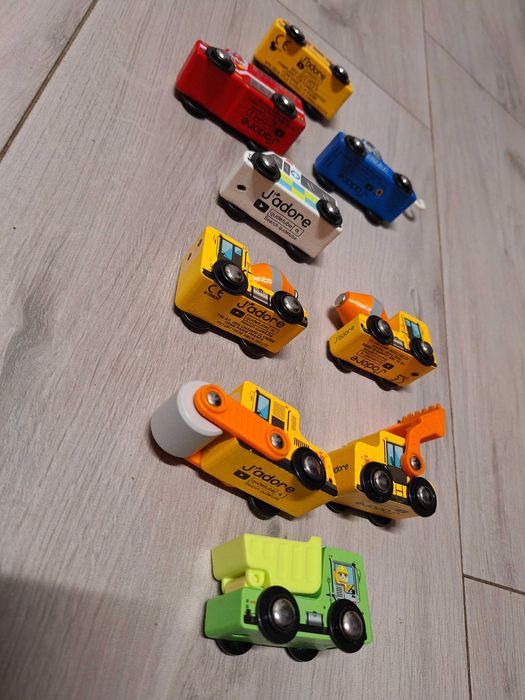 autobus sz., wóz strażacki,auta budowlane, ambulans i holownik- Jadore