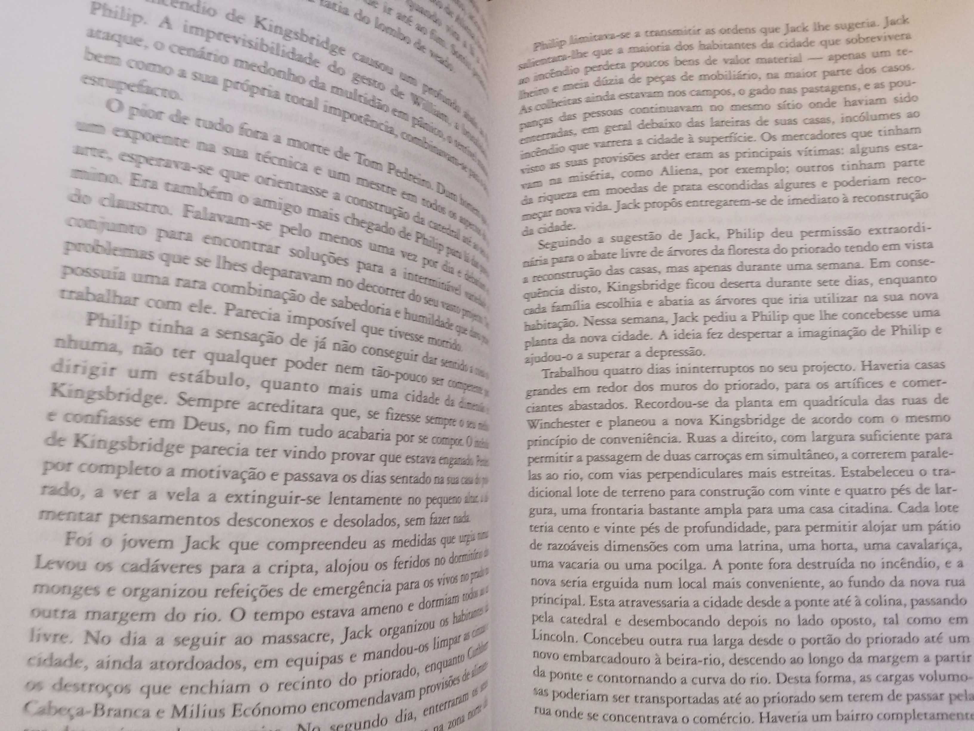 Ken Follett - Os pilares da terra (2 vols.)