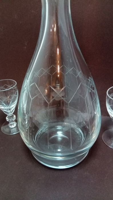 Licoreira em vidro mais 6 cálices