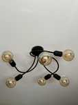 Czarna lampa sufitowa