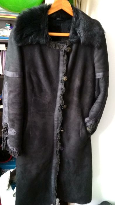 Натуральная дубленка пальто чёрного цвета с перфорацией