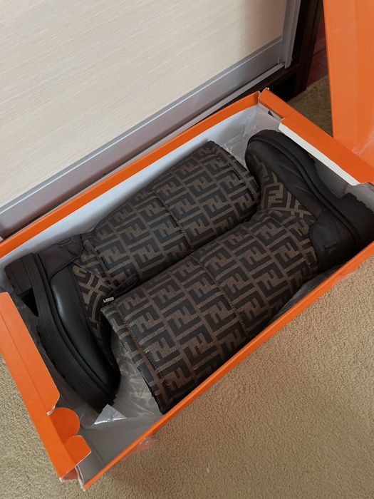 Чоботи сапожки fendi коричневі