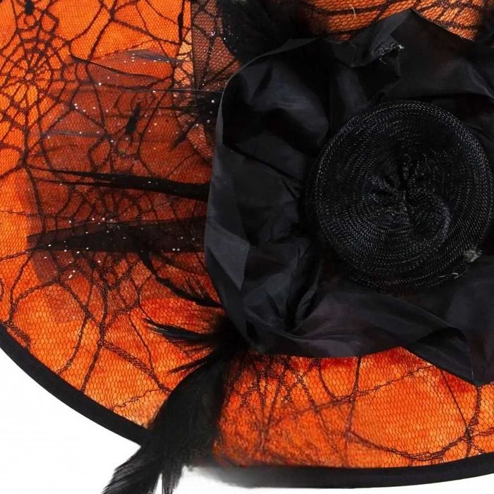 Капелюх відьми з трояндою