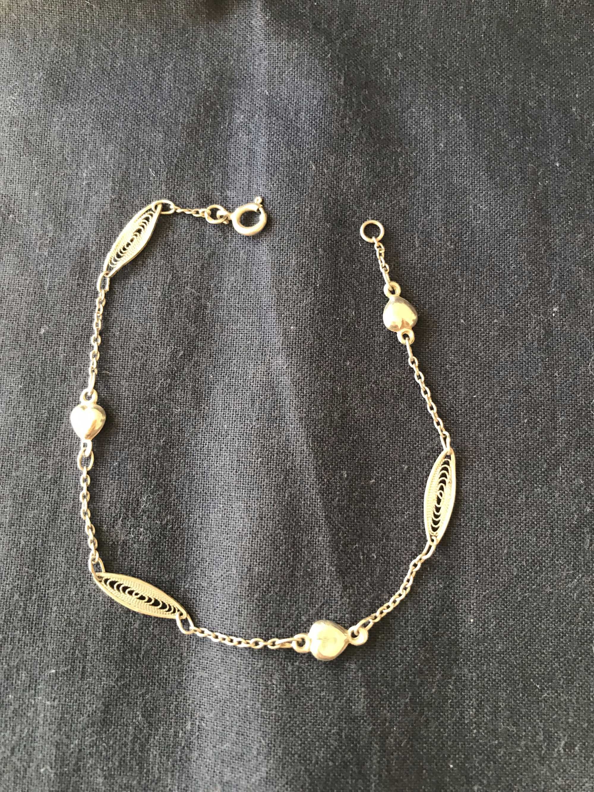 Pulseira com corações em prata (usável para criança)