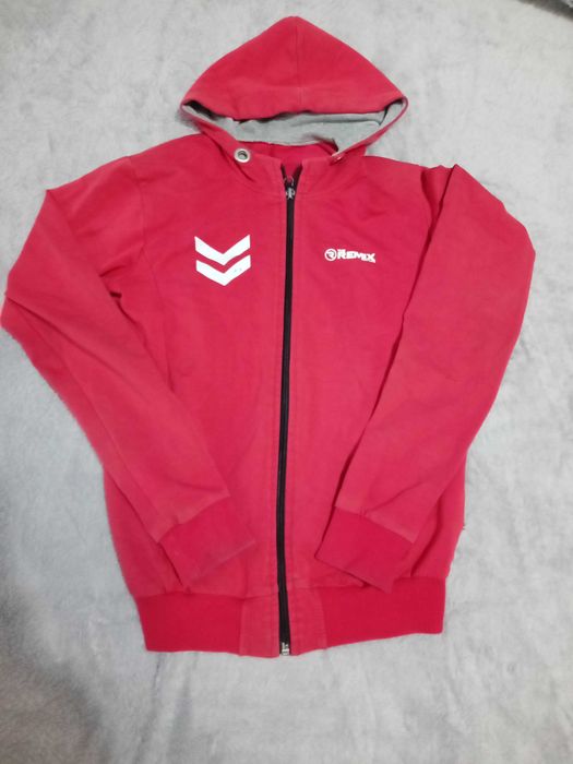 Віддам безкоштовно кофту і шорти