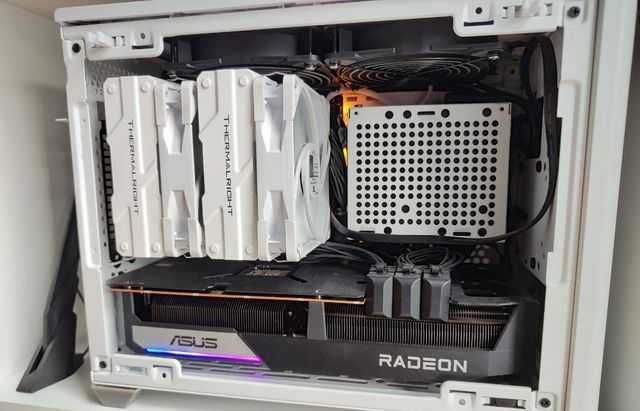 Placa Gráfica Asus AMD Radeon 7900XT OC Dual 20GB