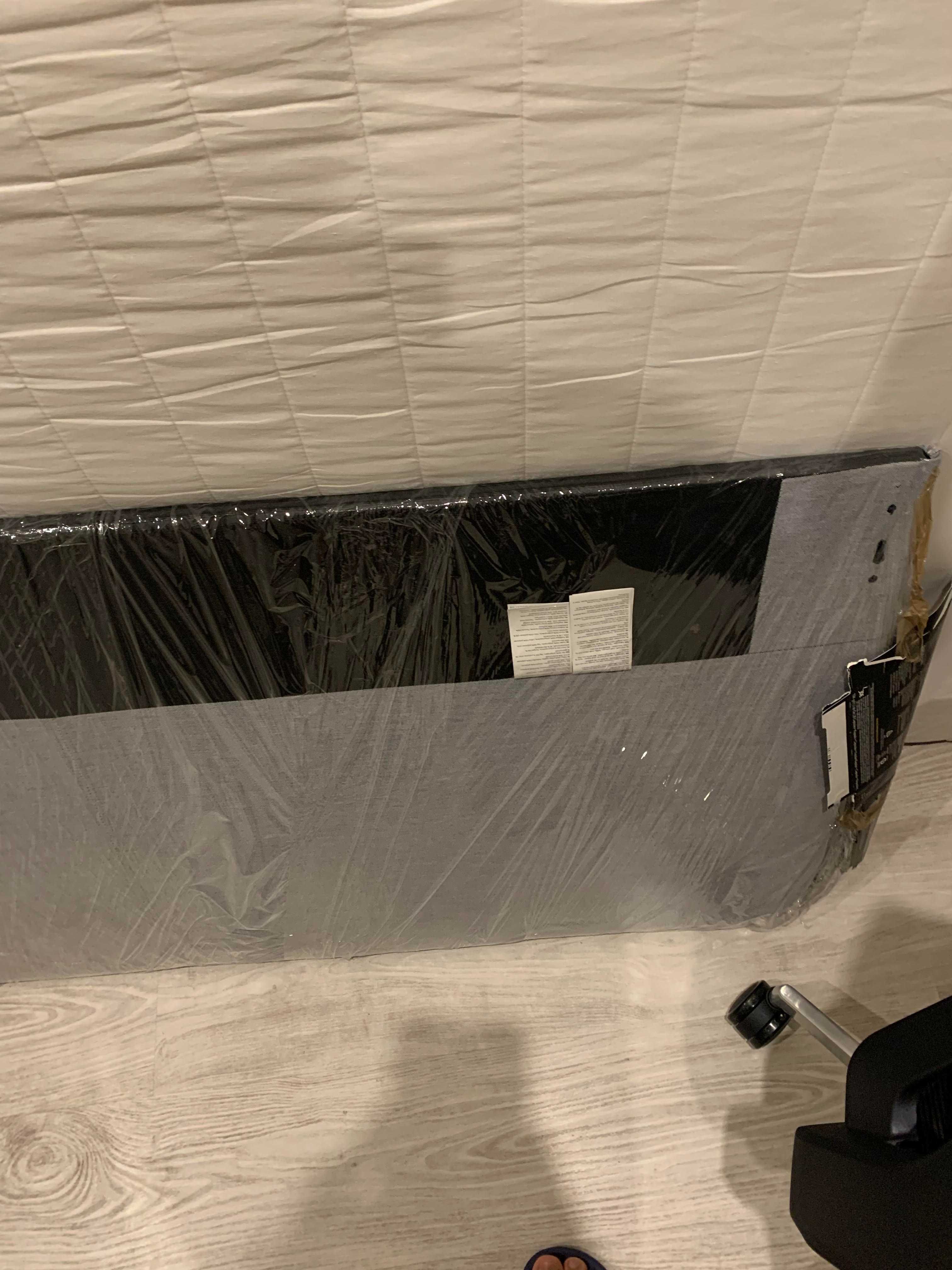 Quarto completo(Cama com colchão + mesas de cabeceira)
