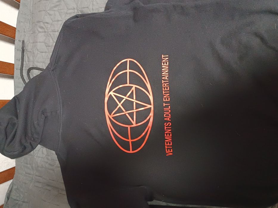 vetements restricted