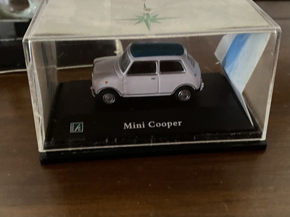 Carro mini e vespa antigos