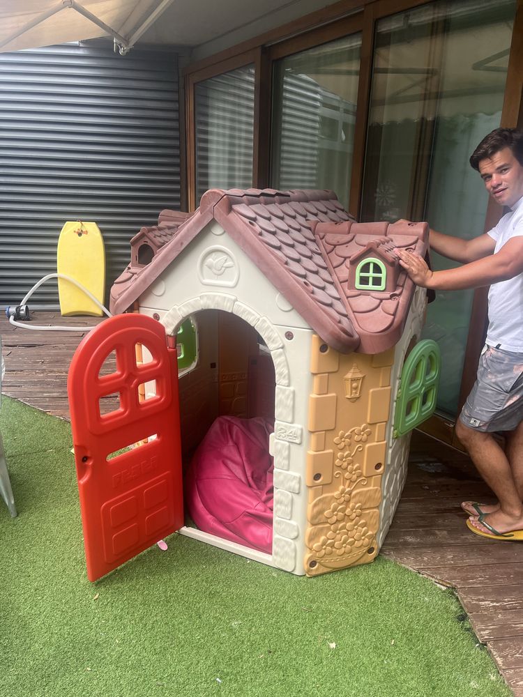 Casa de brincar em otimo estado