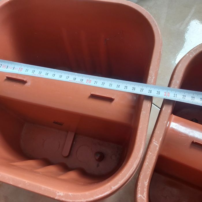 Skrzynki na kwiaty na poręcz balkonową