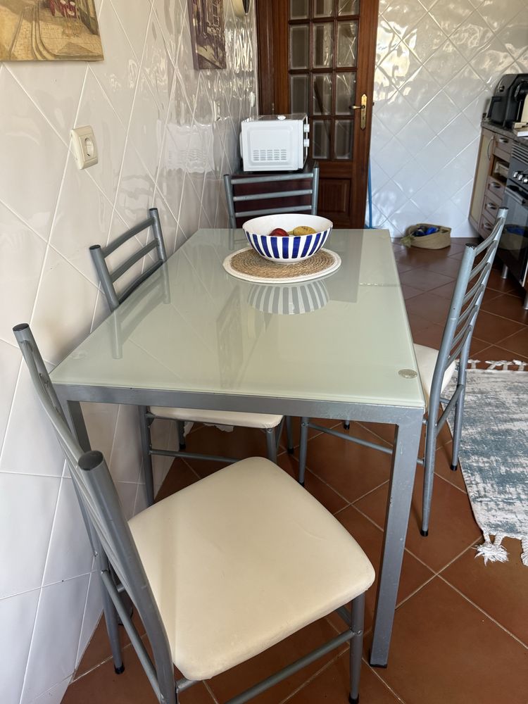 Mesa de cozinha ou sala 1.10 L x 0.70 x 0.75 altura