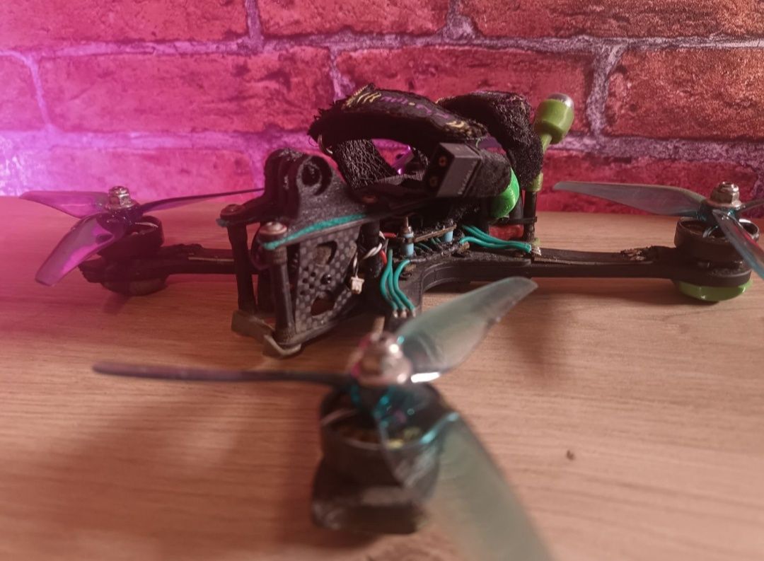 Dron FPV na ramię nazgul V1 t motor