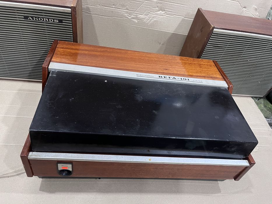 Электрофон Вега 101 с колонками Акордс