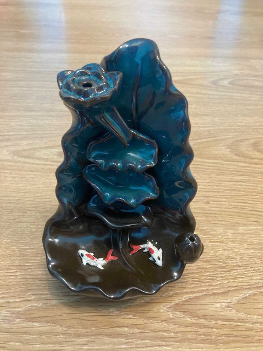 Kominek zapachowy z przepływem zwrotnym – efekt dymnej kaskady