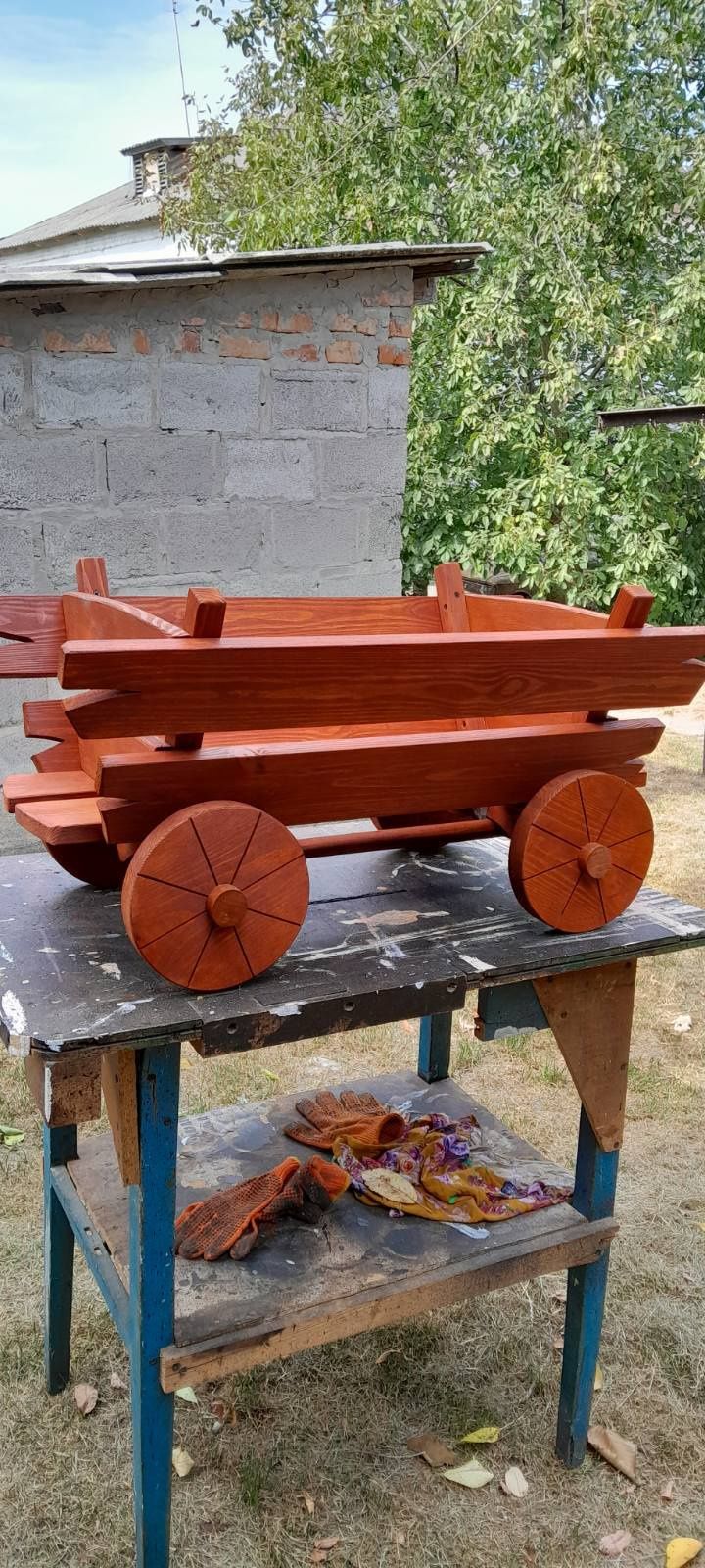 Возик, тележка  дерев'яний декоративний для саду