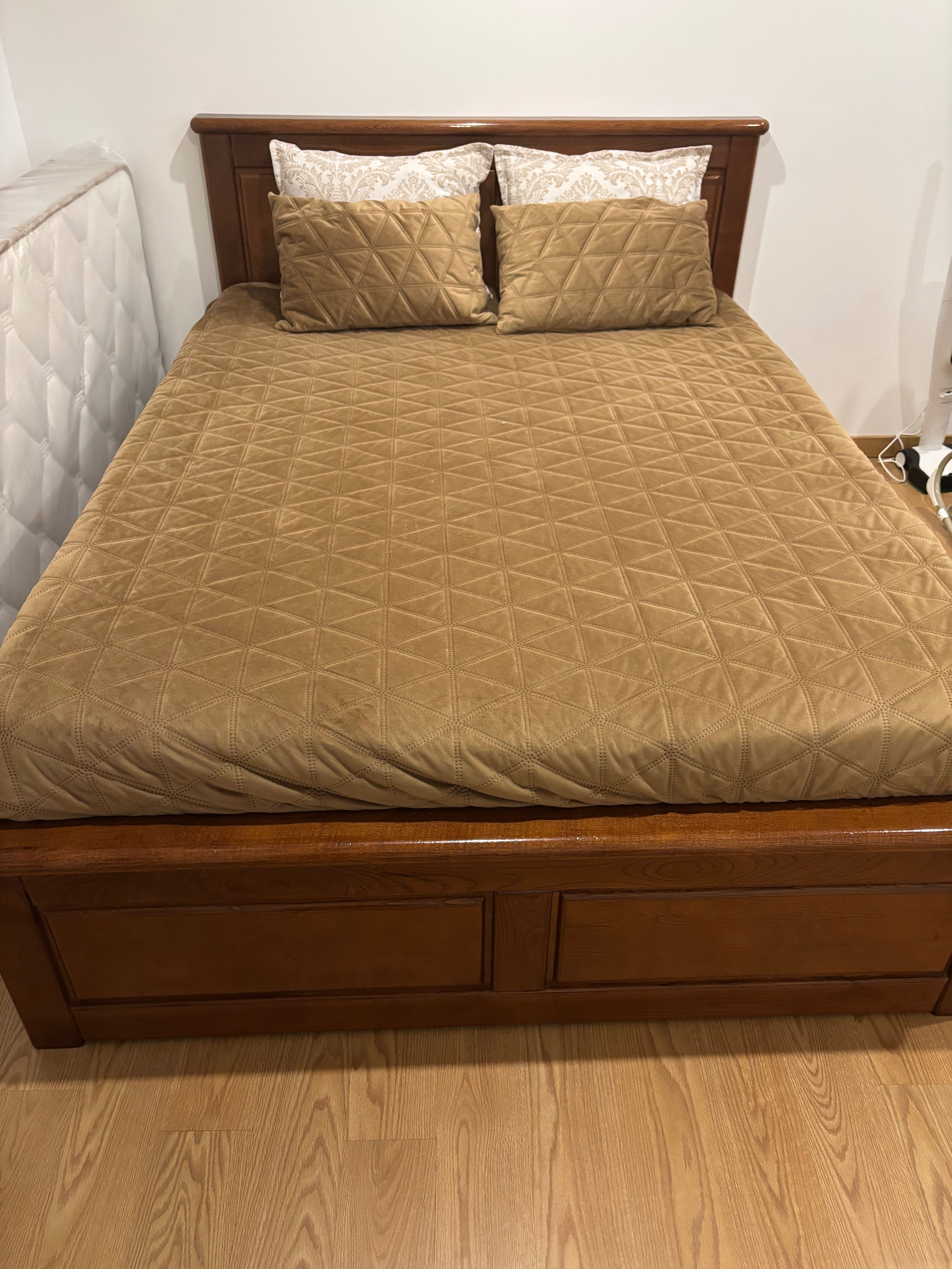 Cama de casal com colchão