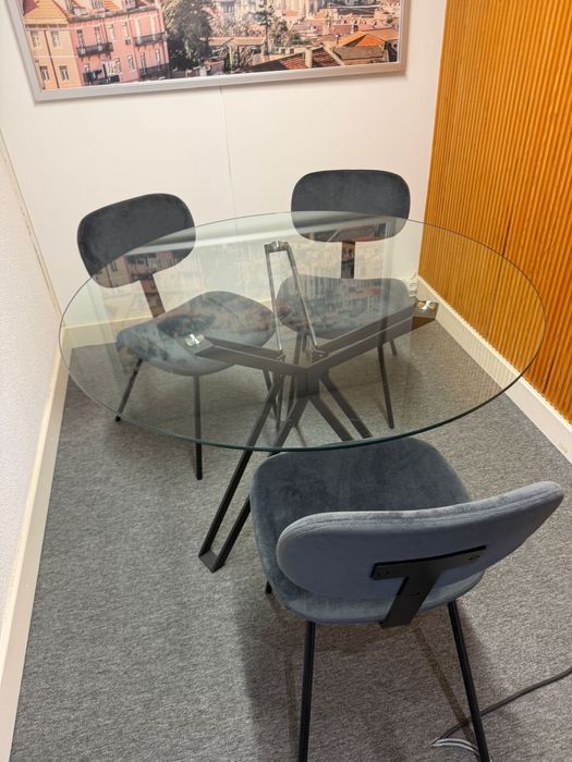 Mesa em vidro da AREA + 4 cadeiras