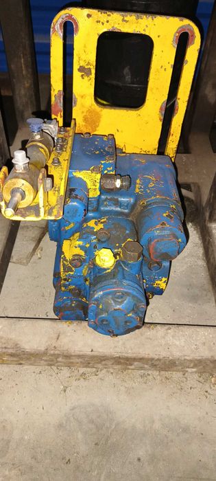 Przekładnia obrotu beczki wraz z silnikiem obrotu L&T.