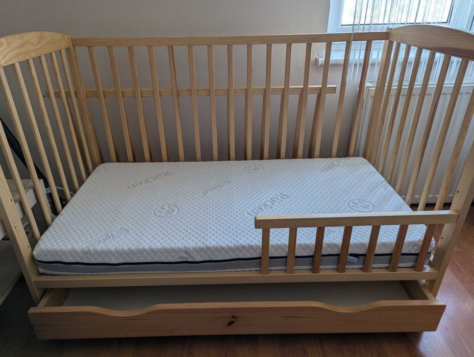 Łóżeczko drewniane z szufladą