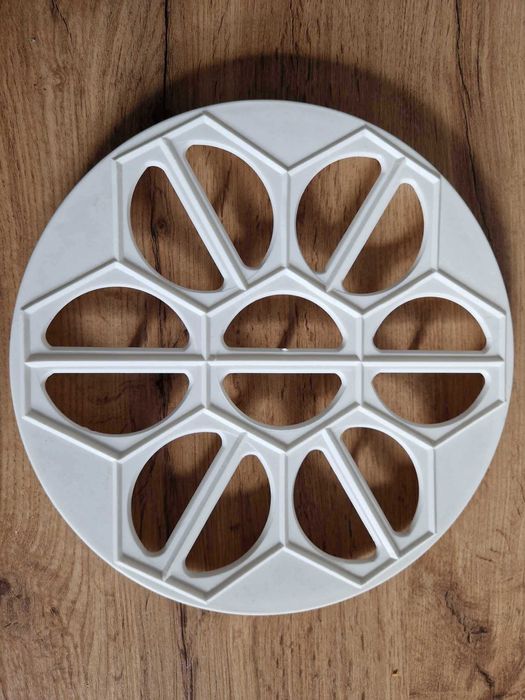 Pierożnica do dużych pierogów.