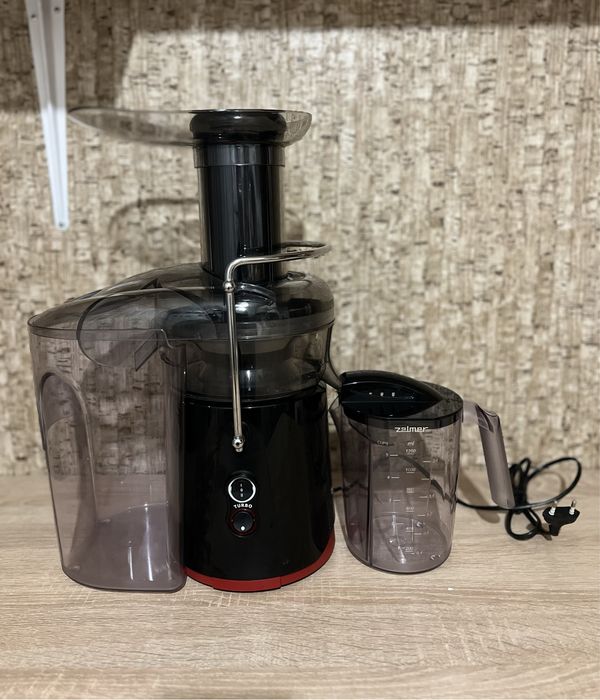 Соковыжималка Zelmer ZJE1700BRU.