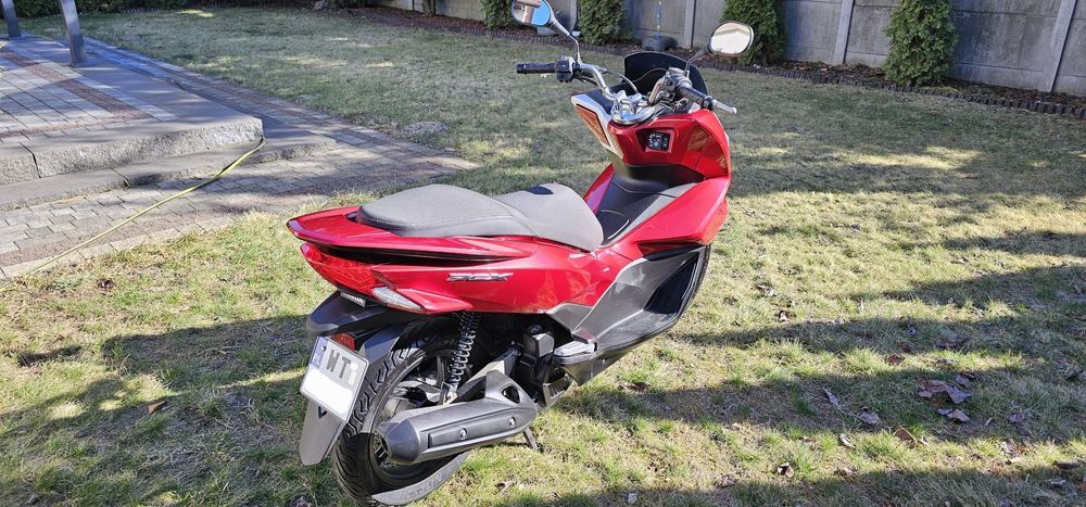 Skuter Honda PCX 125cm jak NOWA przebieg 3 tys.km jak Forza N-max X-ma