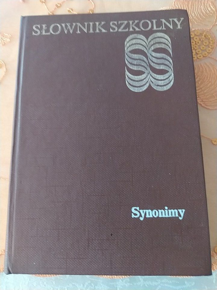 Książka słownik szkolny  Synonimy